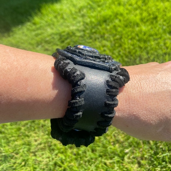 Handmade black leather cuff with natural Sodalite stone - Picture 4 of 6